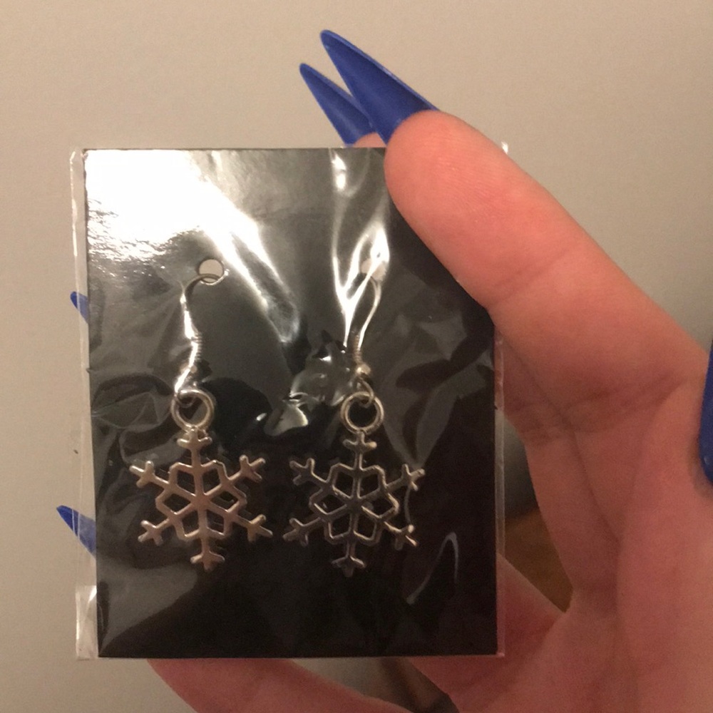 ❄️Snowflake Earrings ❄️